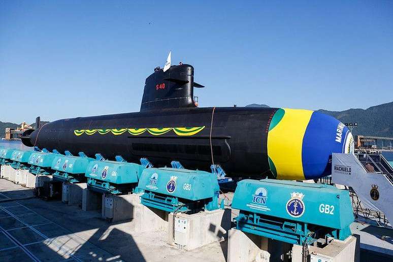 Submarino Riachuelo foi lançado ao mar em 2018 e é da leva de embarcações de programa firmado entre Brasil e a França. Macron participará do lançamento do terceiro submarino de um total de cinco previstos