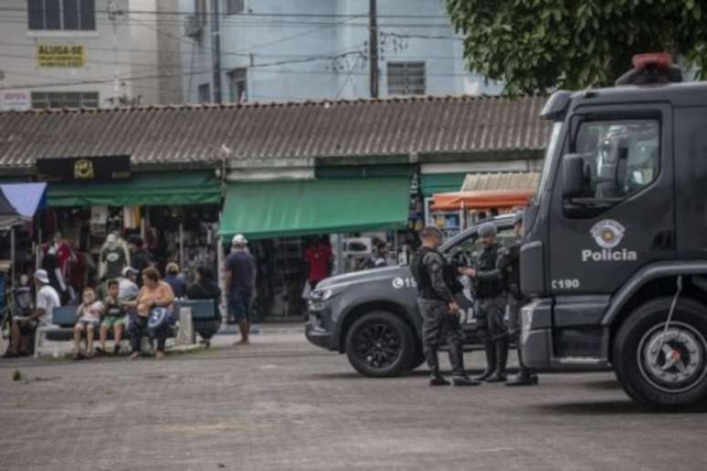 Policiais em operação no Guarujá em 2023