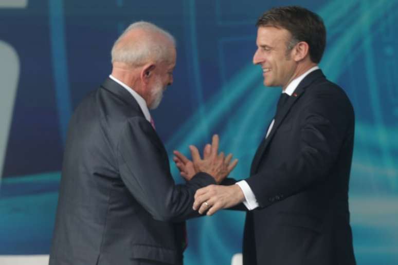 O presidente Lula e o presidente da França Emanuel Macron em evento de Lançamento do submarino Toneler no complexo Naval de Itaguai, no Rio de Janeiro