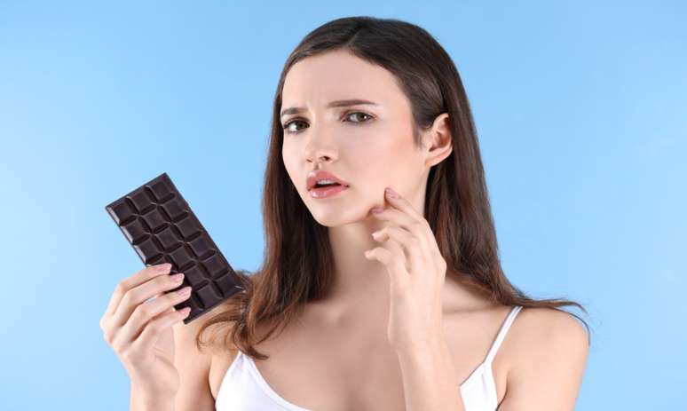 Páscoa: chocolate causa espinhas? Dermatologista explica