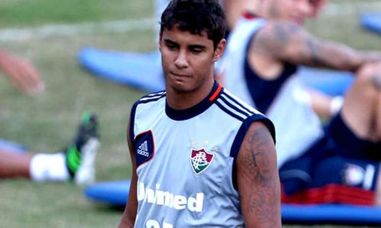 Atacante Michael no treino 