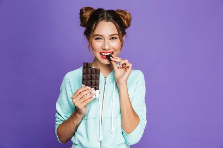 Comer chocolate sem exagero ajuda a manter a saúde durante o período da Páscoa 