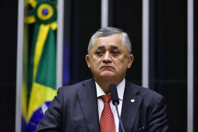 O líder do governo na Câmara, José Guimarães, que apresentou propostas de desoneração da folha de pagamento dos municípios e de fim gradual do Perse.