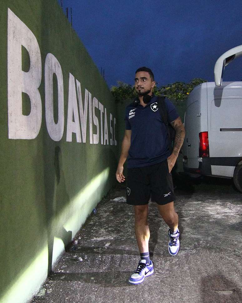 Rafael antes do jogo entre Botafogo e Boavista. 