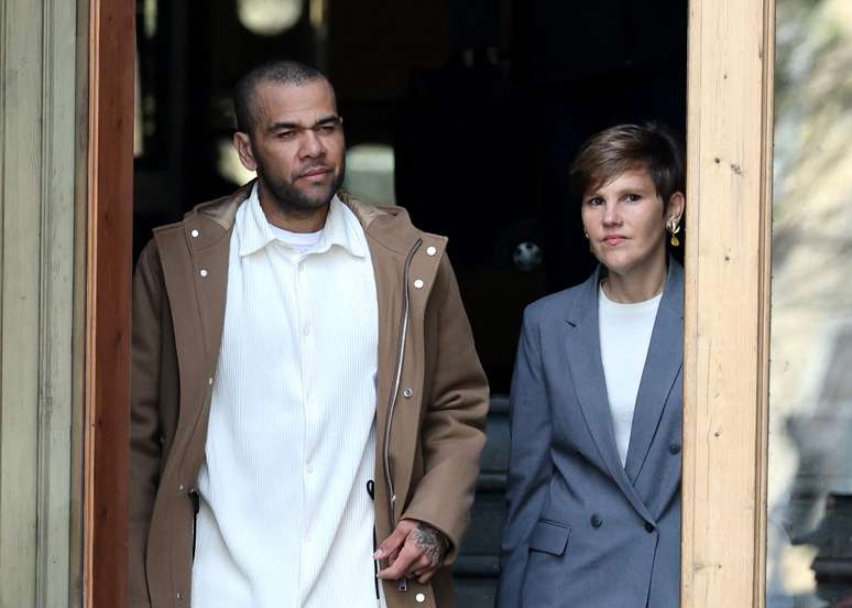 Daniel Alves presents himself to justice as a condition of bail 