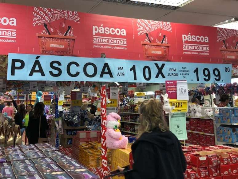 Americanas parcela em dez vezes, em todos os cartões, as compras de ovos de Páscoa nas lojas físicas e prevê que o valor mínimo dos itens adquiridos some R$ 199