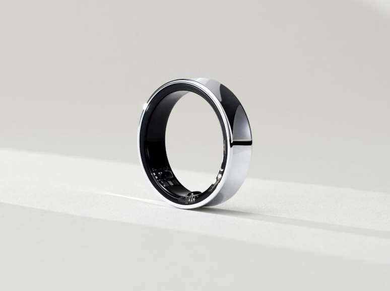 O Galaxy Ring promete ser uma opção para quem se incomoda com o uso de relógios e pulseiras, oferecendo bateria de "longa duração" e integração completa com os serviços de saúde da Samsung (Imagem: Reprodução/Samsung)