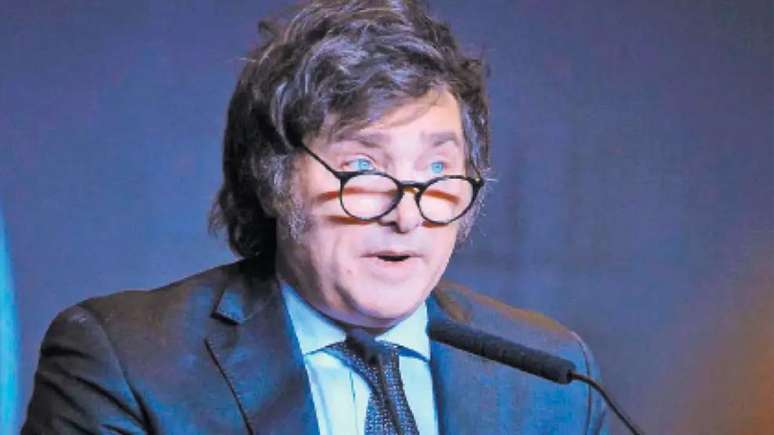 Colômbia expulsa diplomatas argentinos após Milei insultar Gustavo Petro