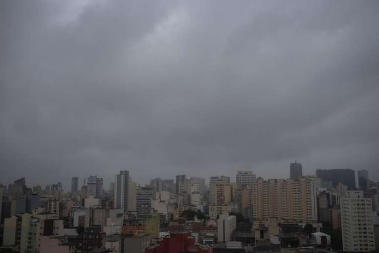 Feriados de Paixão de Cristo e Páscoa devem ser de tempo nublado na capital paulista, segundo Metereoblue.