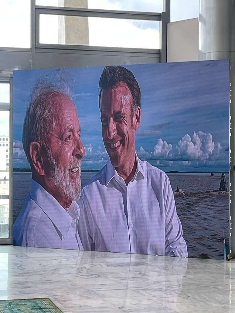Telão no Palácio do Planalto destaca foto que viralizou nas redes sociais