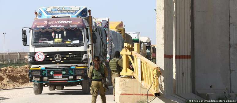 ONU e entidades internacionais afirmam que Israel restringe entrada de ajuda a Gaza, o que o país nega