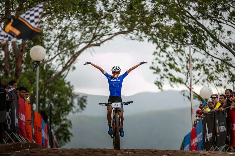 Sabrina Oliveira comemora vitória