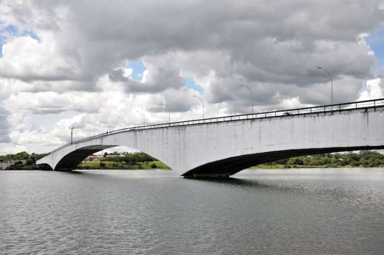 Ponte que homenageava general Costa e Silva passou a se chamar Honestino Guimar&atilde;es