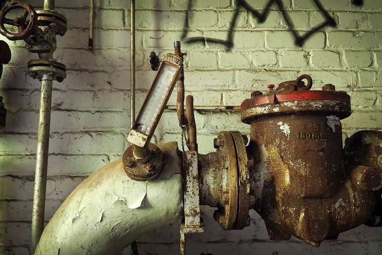 The health dangers of lead poisoning primarily involve the human brain; and the sources of contamination can also be old pipes (Image: 652234/Pixabay) The health dangers of lead poisoning primarily involve the human brain; and the sources of contamination can also be old pipes (Image: 652234/Pixabay)