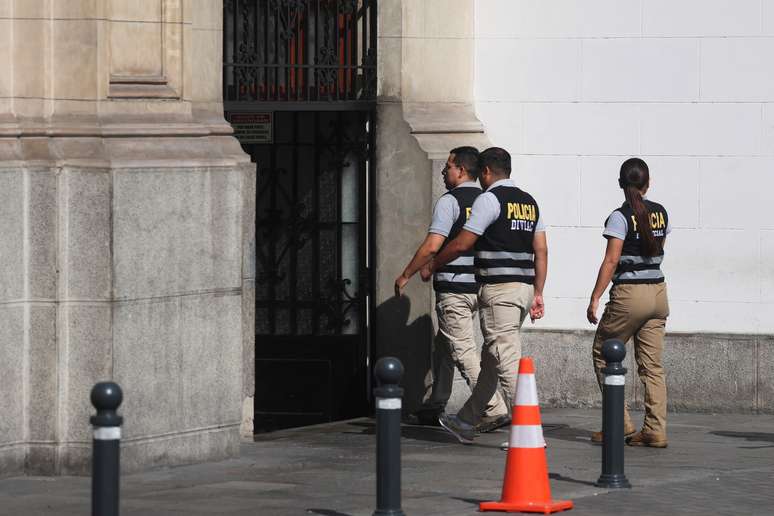 Policiais no palácio do governo peruano 