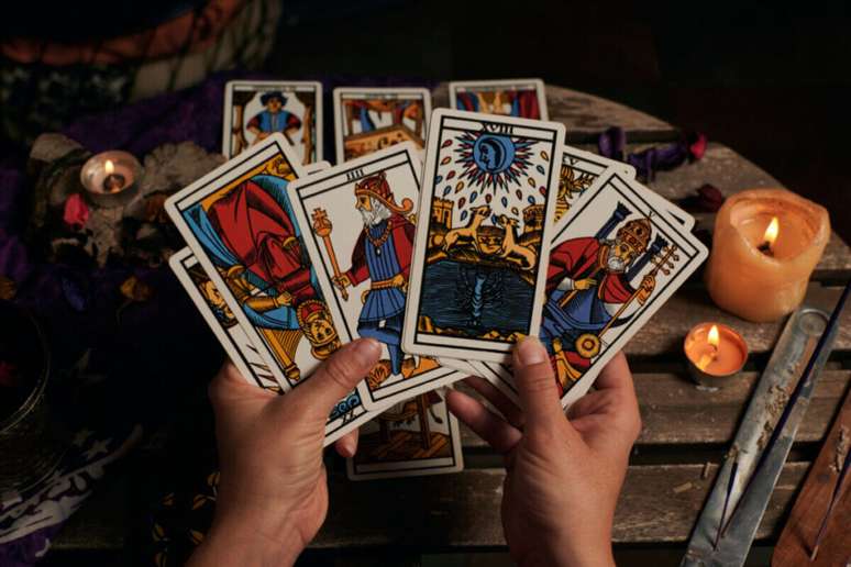 Cartas do tarot revelam como será o mês de abril para os 12 signos