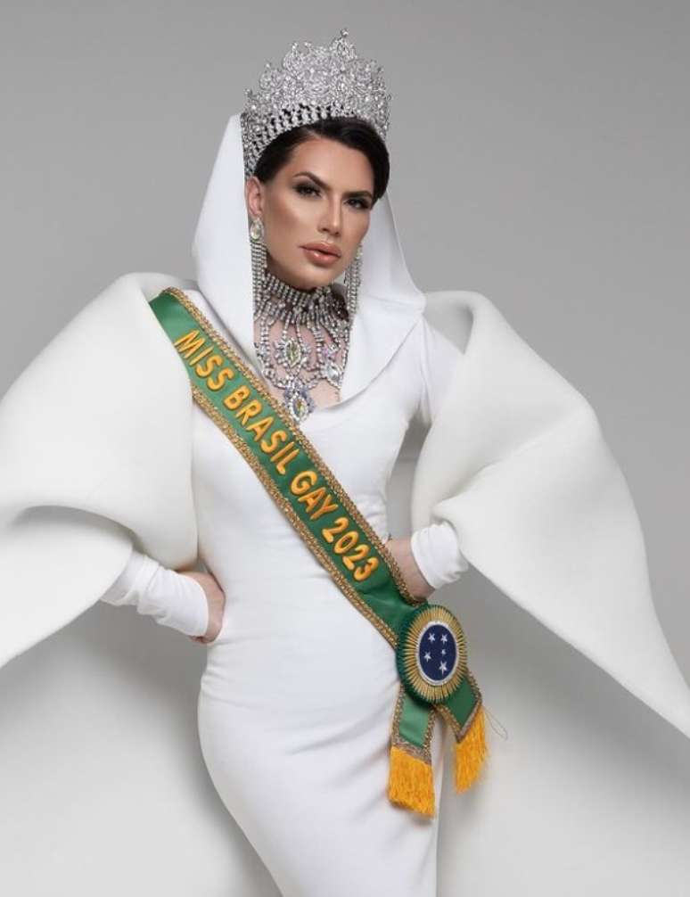 A atual Miss Brasil Gay, Muriel Lorensoni, que passará faixa e coroa à sucessora em agosto