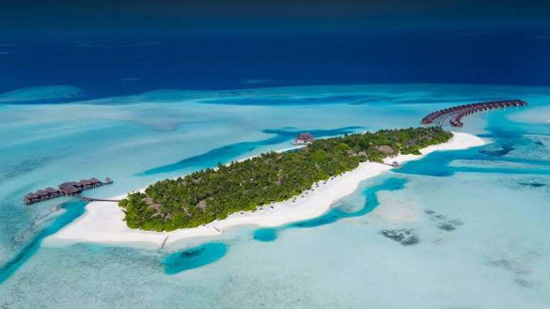 Conhecida por suas praias de areia branca e pelo turismo de luxo, as Maldivas ocupam uma posição estratégica nas rotas comerciais leste-oeste.