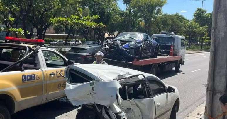 Motorista de Porsche bate em Sandero, mata motorista por aplicativo e foge em SP