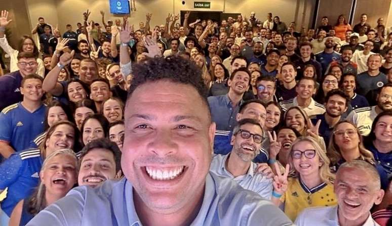 Ronaldo registra evento que reuniu funcionários de diversas áreas do Cruzeiro