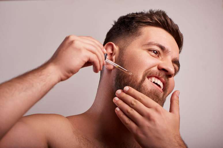 Oils help moisturize beard hair Oils help moisturize beard hair