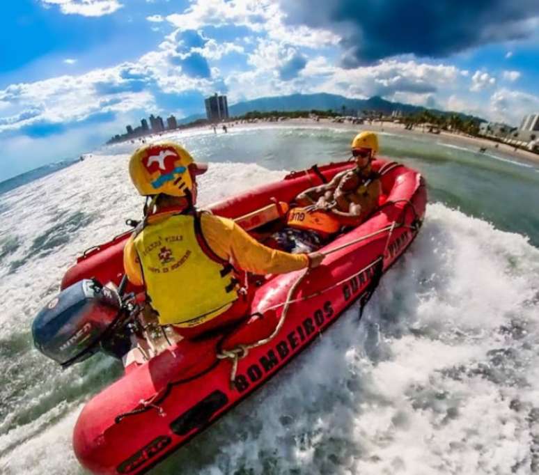 Patrulhamento preventivo nas praias do litoral paulista.