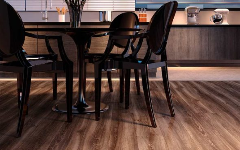 8. Álamo tem visual natural, requintado e cheio de personalidade – Foto: Durafloor