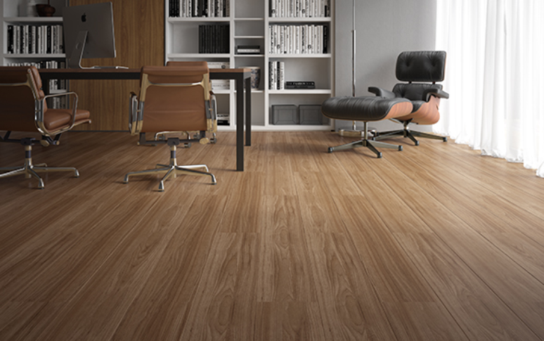 7. Carvalho Hanover é um piso laminado com tom de mel queimado que traz um movimento de cores ao ambiente – Foto: Durafloor