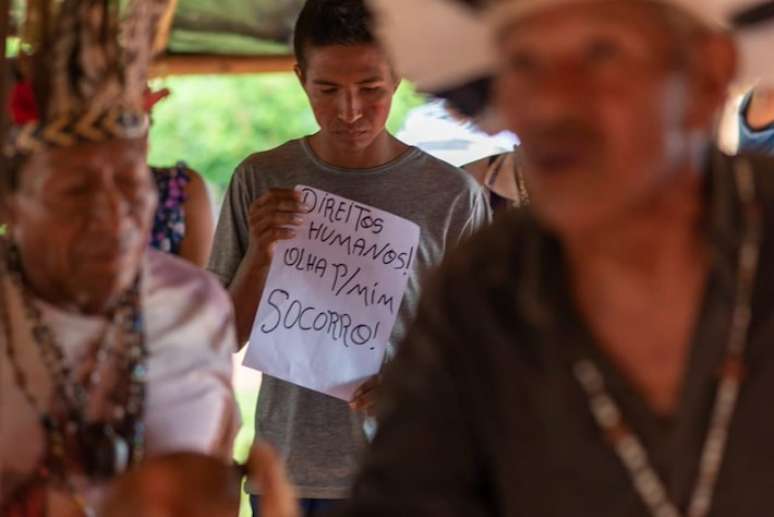 Indígenas guaranis e kaiowás denunciam ataques de fazendeiros, com apoio de policiais, a áreas ocupadas em Mato Grosso do Sul. Foto Cimi/Divulgação.