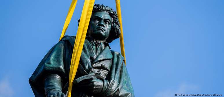 Beethoven nasceu na cidade alemã de Bonn, onde há uma estátua em sua homenagem