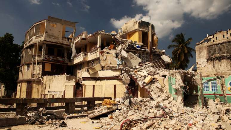 Há estimativas de que ocorrem cerca de 20 mil terremotos por ano