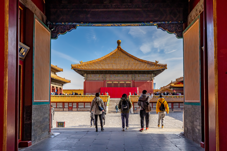 A Cidade Proibida, maior complexo palaciano do mundo, é a principal atração de Pequim