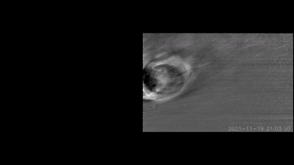 Partículas de ejeção de massa coronal registradas pela sonda Parker Solar (Imagem: Reprodução/U.S. Naval Research Laboratory)