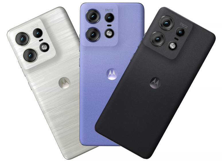O Motorola Edge 50 Pro chega nas cores Moonlight Pearl (branco), Luxe Lavender (violeta) e Black Beauty (preto) (Imagem: Motorola/Flipkart)