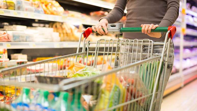 Veja como fazer boas escolhas na compra de supermercado