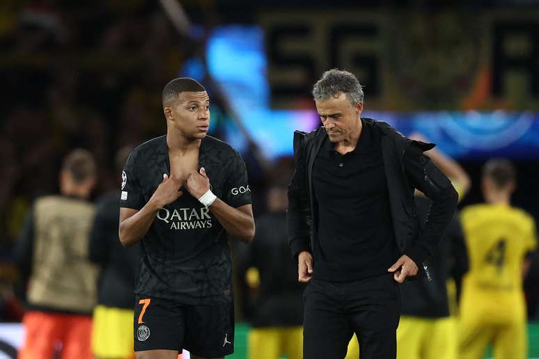 Mbappé e Luis Enrique após jogo do PSG 