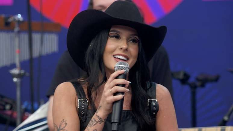 Ana Castela aparece com cabelos loiros nas redes sociais.