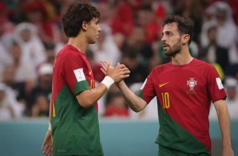 Patricia de Melo Moreira/AFP via Getty Images - Legenda: Jo&atilde;o F&eacute;lix e Bernardo Silva s&atilde;o companheiros de sele&ccedil;&atilde;o portuguesa