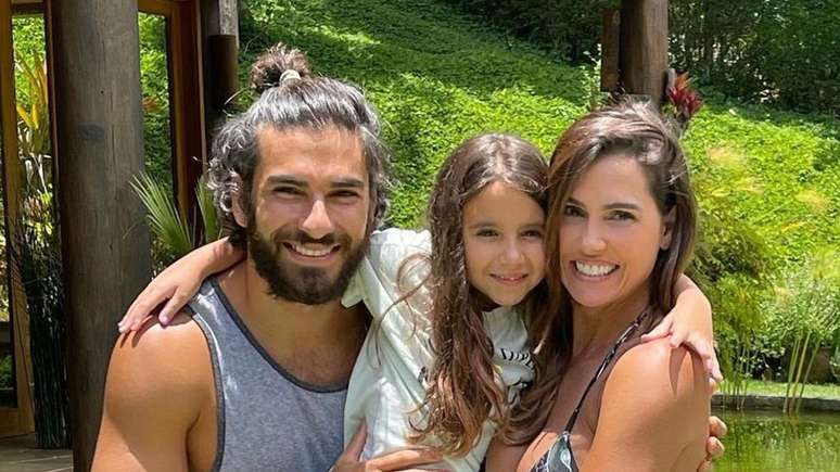 Hugo Moura e Deborah Secco com a filha, Maria Flor. Reprodu&ccedil;&atilde;o/ Instagram