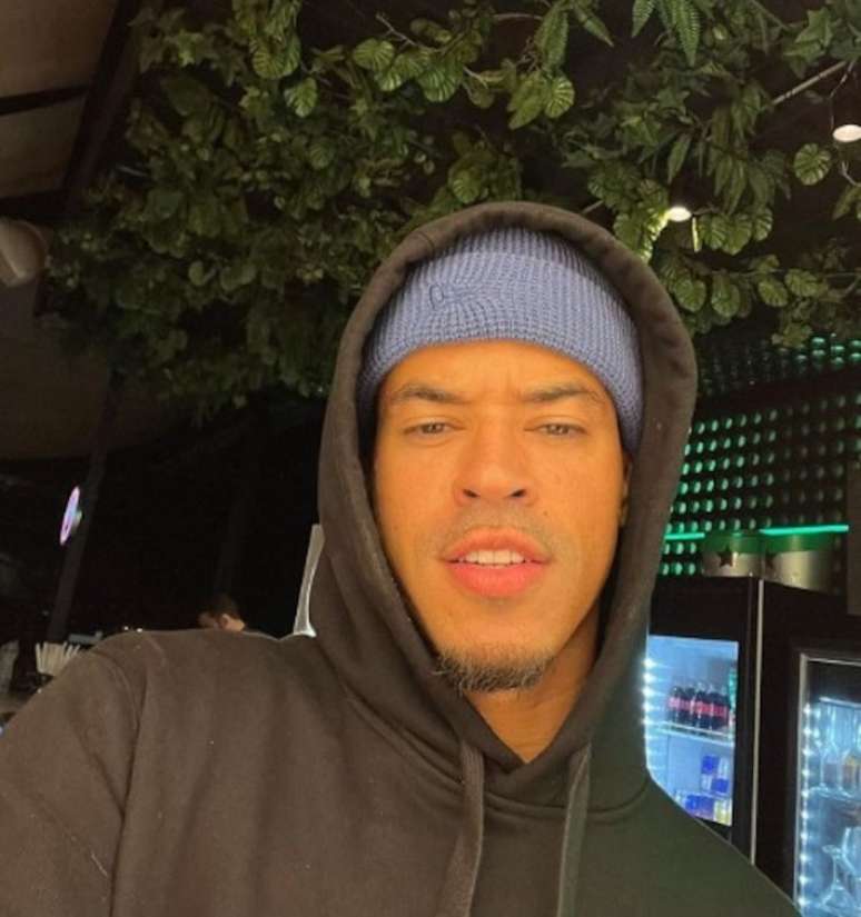 O rapper brasileiro L7NNON.