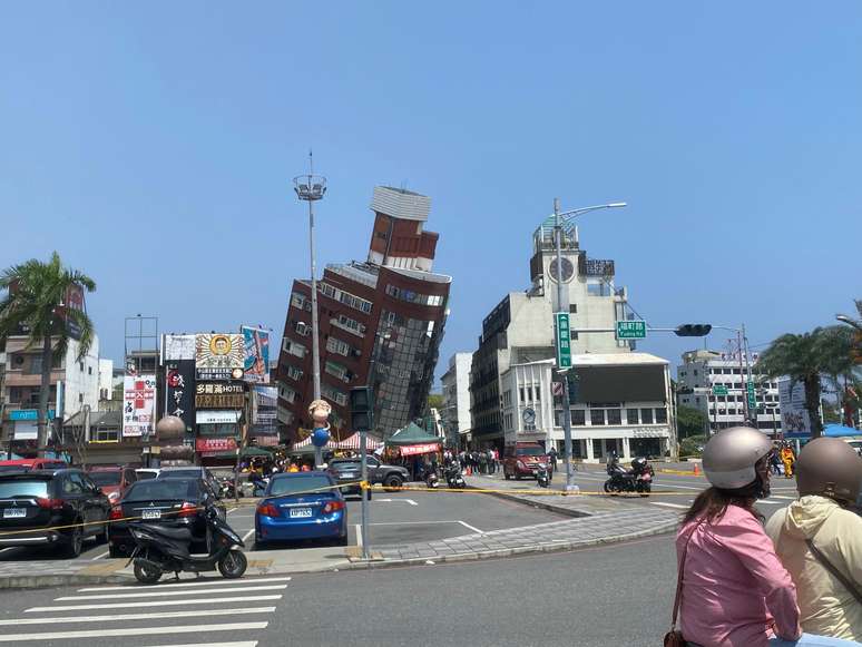 Terremoto em Hualien, Taiwan, que deixou mortos, danificou dezenas de edifícios e também gerou alerta de tsunami até no Japão e nas Filipinas