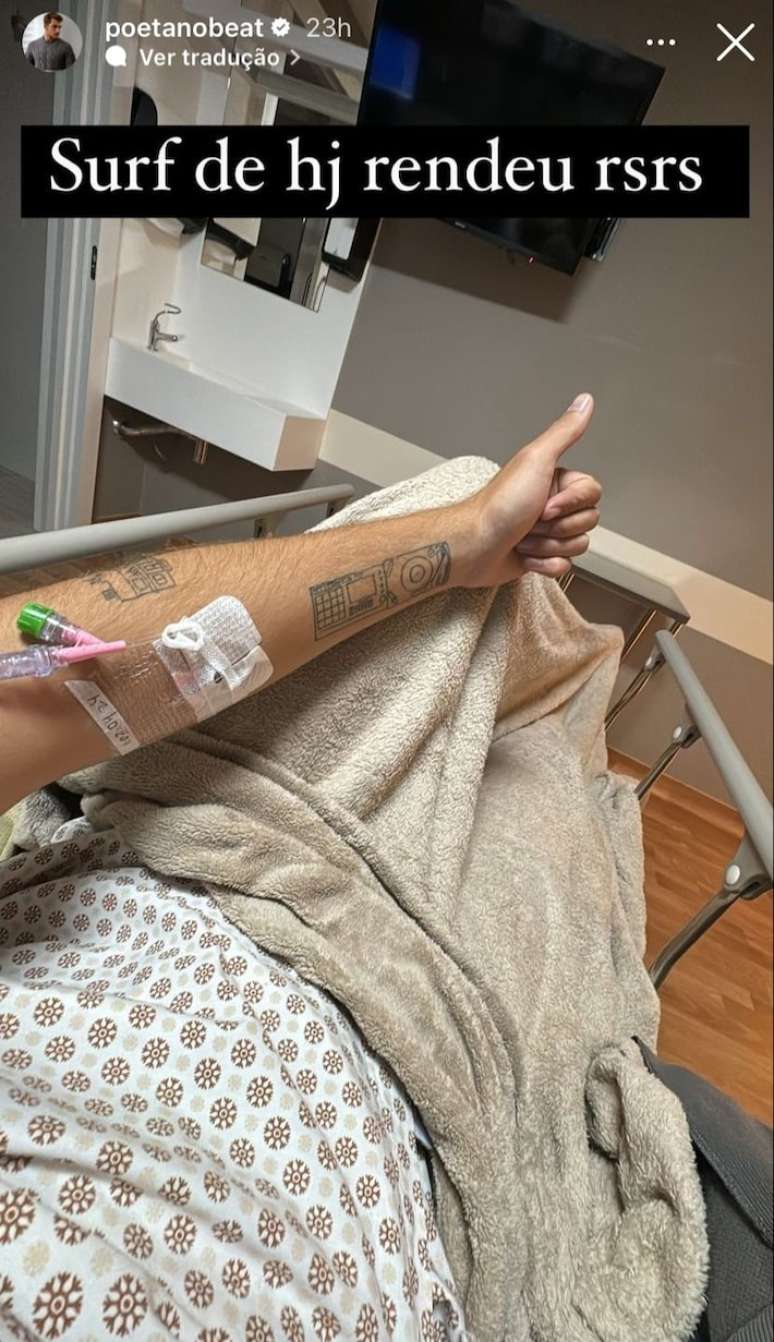 Stories de Felipe Poeta no hospital, após cirurgia de rompimento do tendão