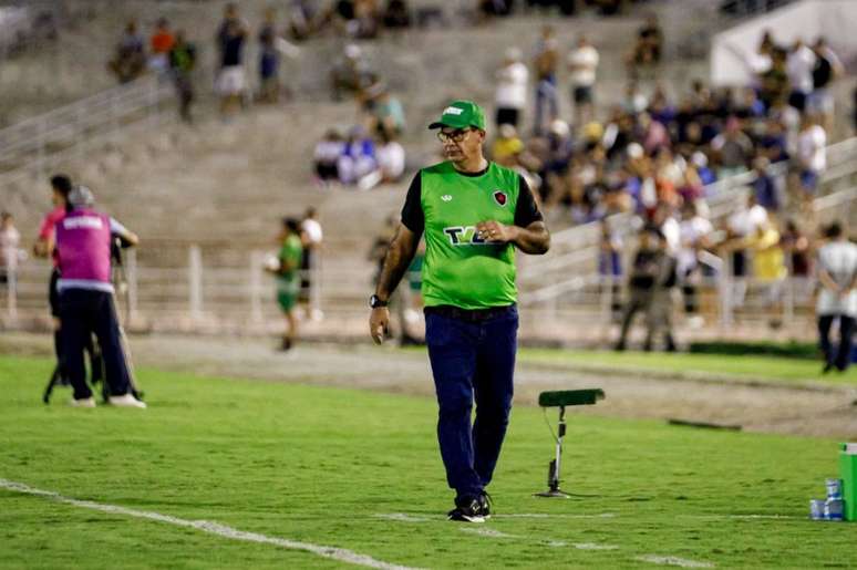 Moacir J&uacute;nior em a&ccedil;&atilde;o 