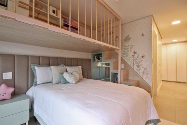 15. O quarto infantil planejado tem sobre a cama um espaço para abrigar os brinquedos – Projeto: Leonice Alves