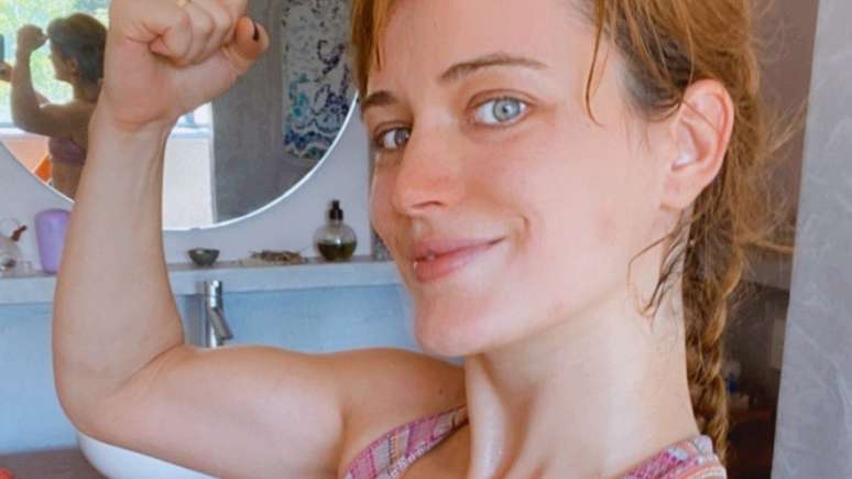 Bianca Bin works out in a bikini and her defined body attracts attention