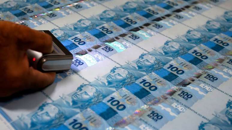 O real foi criado no governo Itamar Franco, em 1994. 