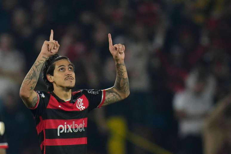 Pedro, em ação pelo Flamengo em jogo da Libertadores 