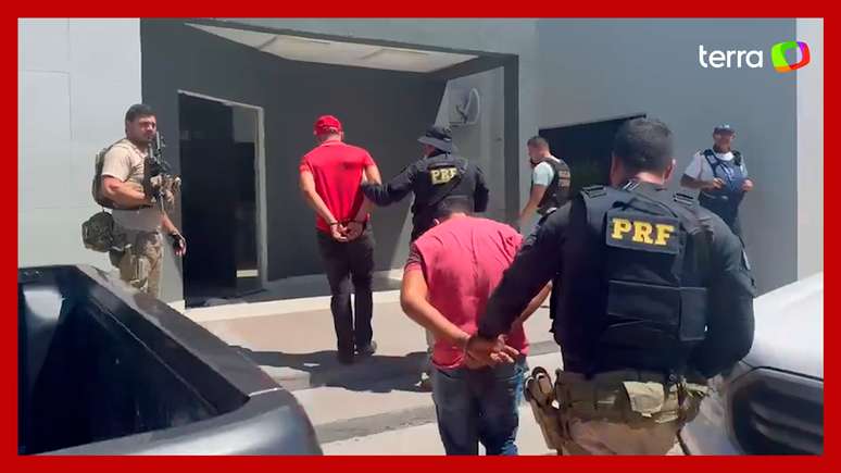 Veja o momento em que fugitivos do pres&iacute;dio de Mossor&oacute; s&atilde;o presos e chegam em sede da PF