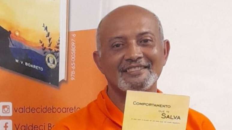 Valdeci de Souza Boareto, de 55 anos, transcreveu para o papel suas vivências nos mais de 20 anos na profissão