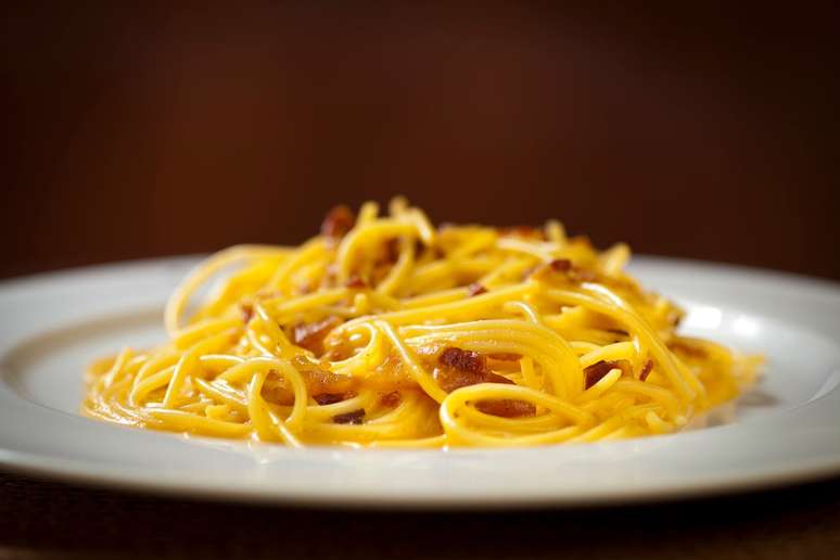 Spaghetti alla Carbonara (Spaghetti com Parmesão, Gema de Ovo e Guanciale ou Pancetta) da Trattoria Fasano.